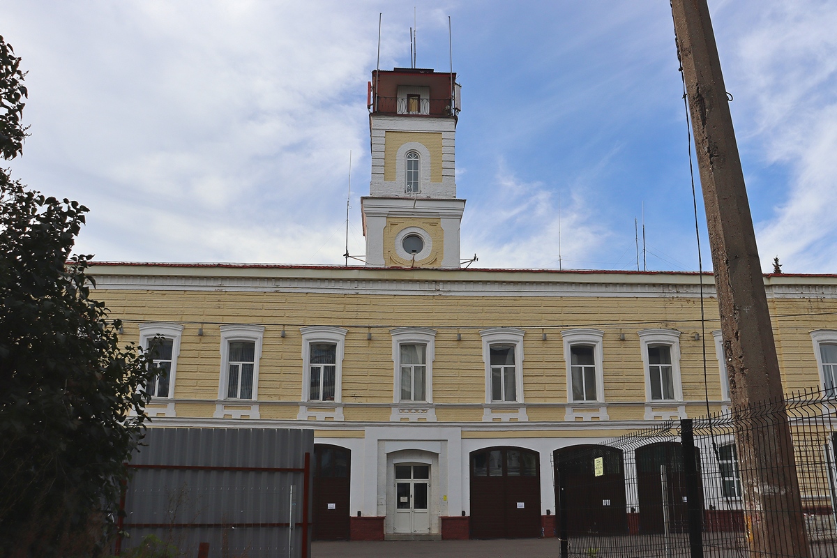 Уфа, пожарная часть с каланчой на улице Октябрьской революции, 14