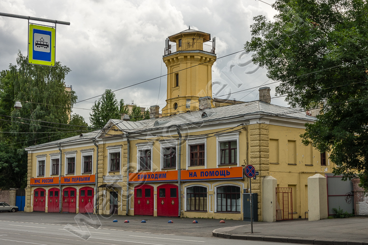 Старинное здание шлиссельбургской пожарной части с каланчой Старинное здание шлиссельбургской пожарной части с каланчой