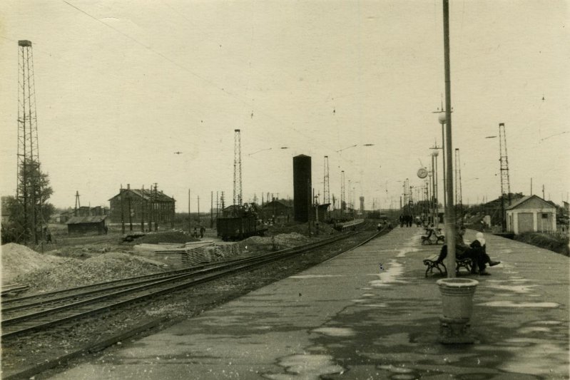 Высокосов В.П. Станция Крюково, июнь 1954 г. Высокосов В.П. Станция Крюково, июнь 1954 г.