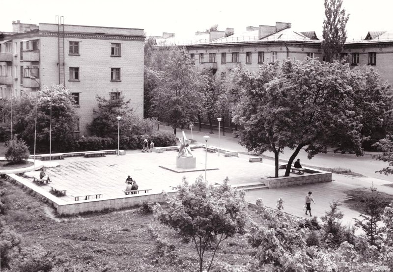 Лыткарино, Спортивная улица, мемориал «Звезда израненная», 1992–1993 гг. Лыткарино, Спортивная улица, мемориал «Звезда израненная», 1992–1993 гг.