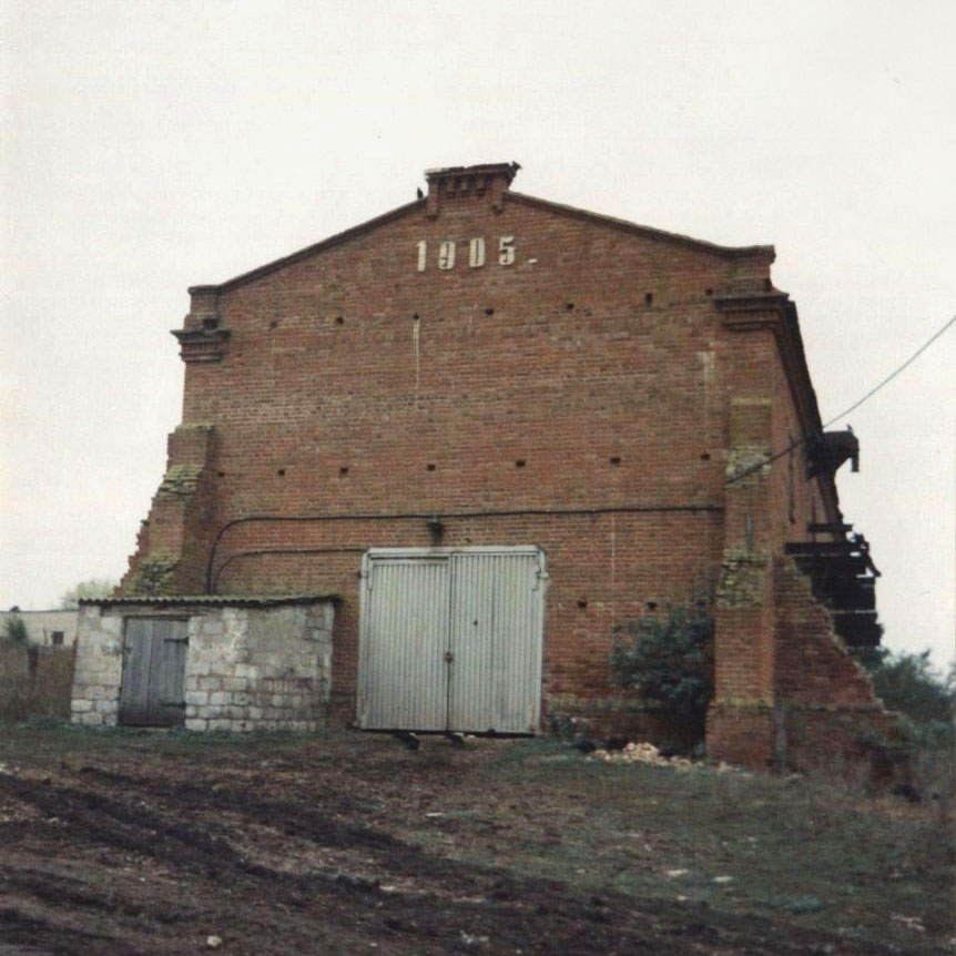Здание склада в с. Рычково, 1996 г.