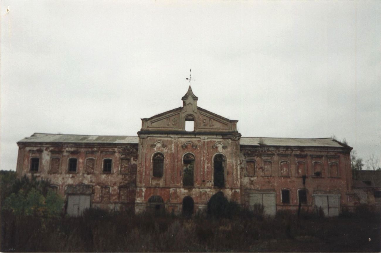 Здание спиртзавода в с. Рычково, 1996 г.