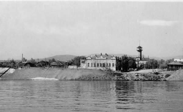 Вид с Волги на Хвалынскую набережную, 1960 гг.