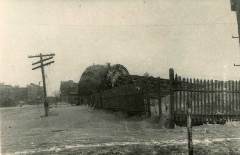 Варламов Николай Сергеевич. Разрушенная водонапорная башня в Воронеже, 1943 г.