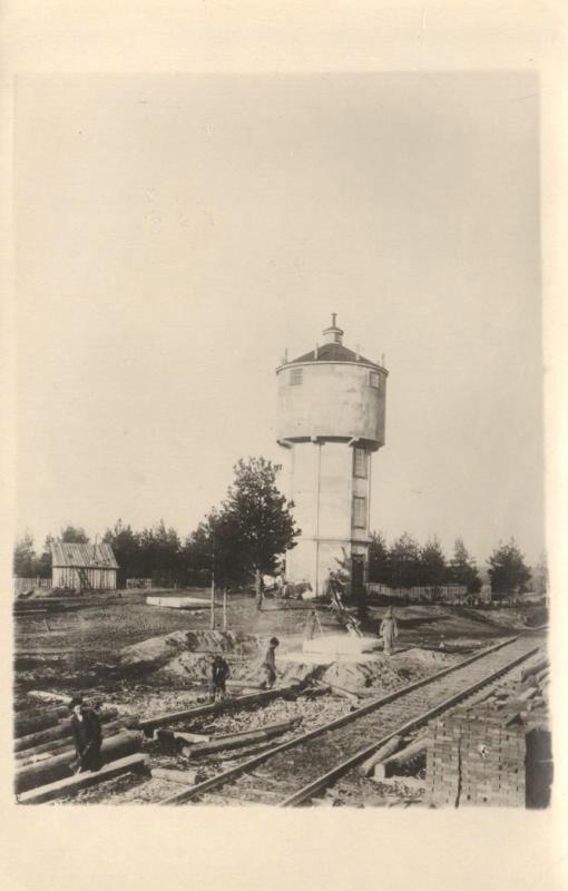 С.М. Прокудин-Горский? Водонапорная башня станции Лодейное Поле, 1916 г. С.М. Прокудин-Горский? Водонапорная башня станции Лодейное Поле, 1916 г.