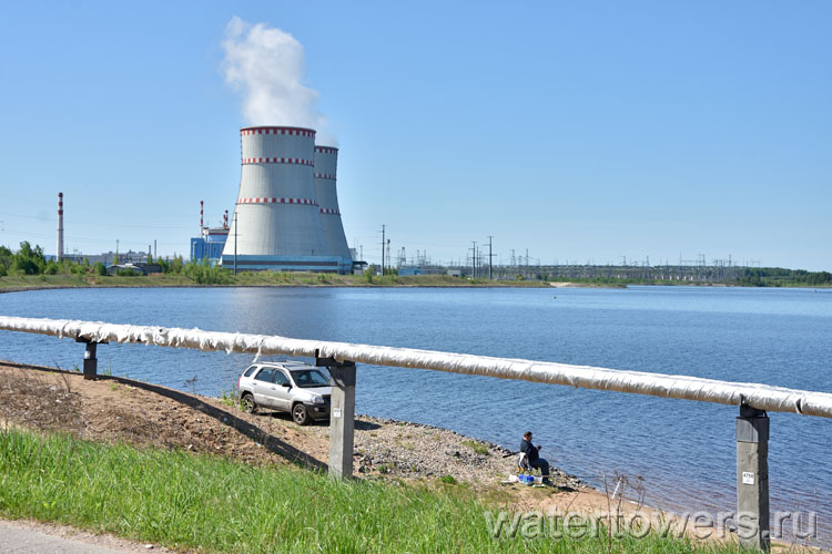 Вид на Калининскую АЭС с берега озера Удомля