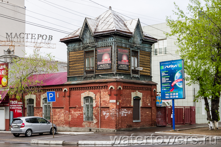 Башня на углу ул. Чайковского и ул. Курнатовского