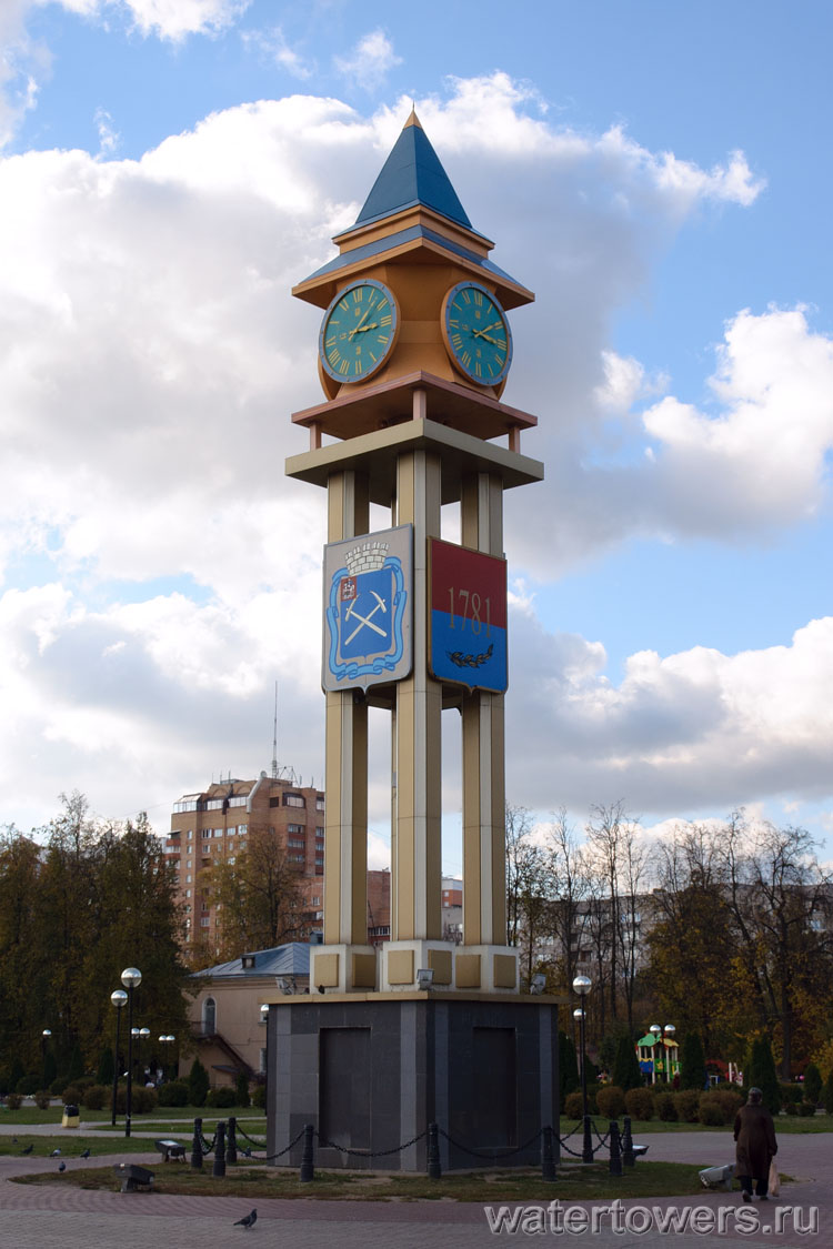 Башня с часами в центре Подольска