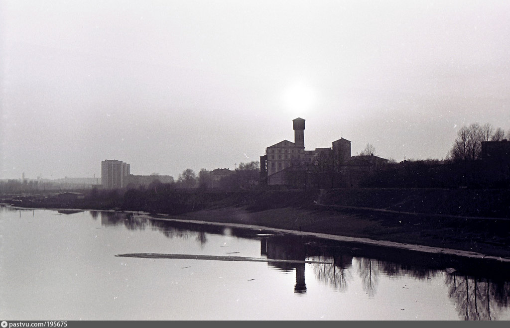 Река Которосль. Вид с моста вверх по течению, 1980–1989  годы