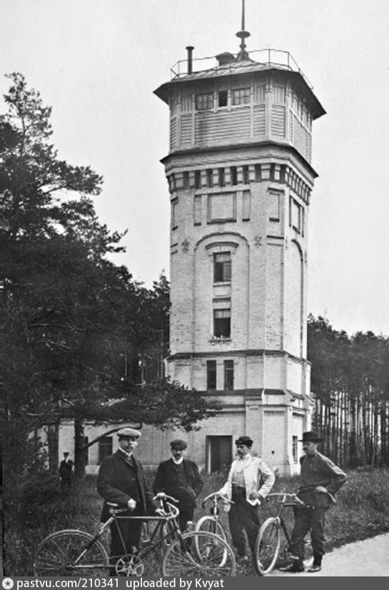 Водонапорная башня Лесного института в 1909-1917 гг. Водонапорная башня Лесного института в 1909-1917 гг.