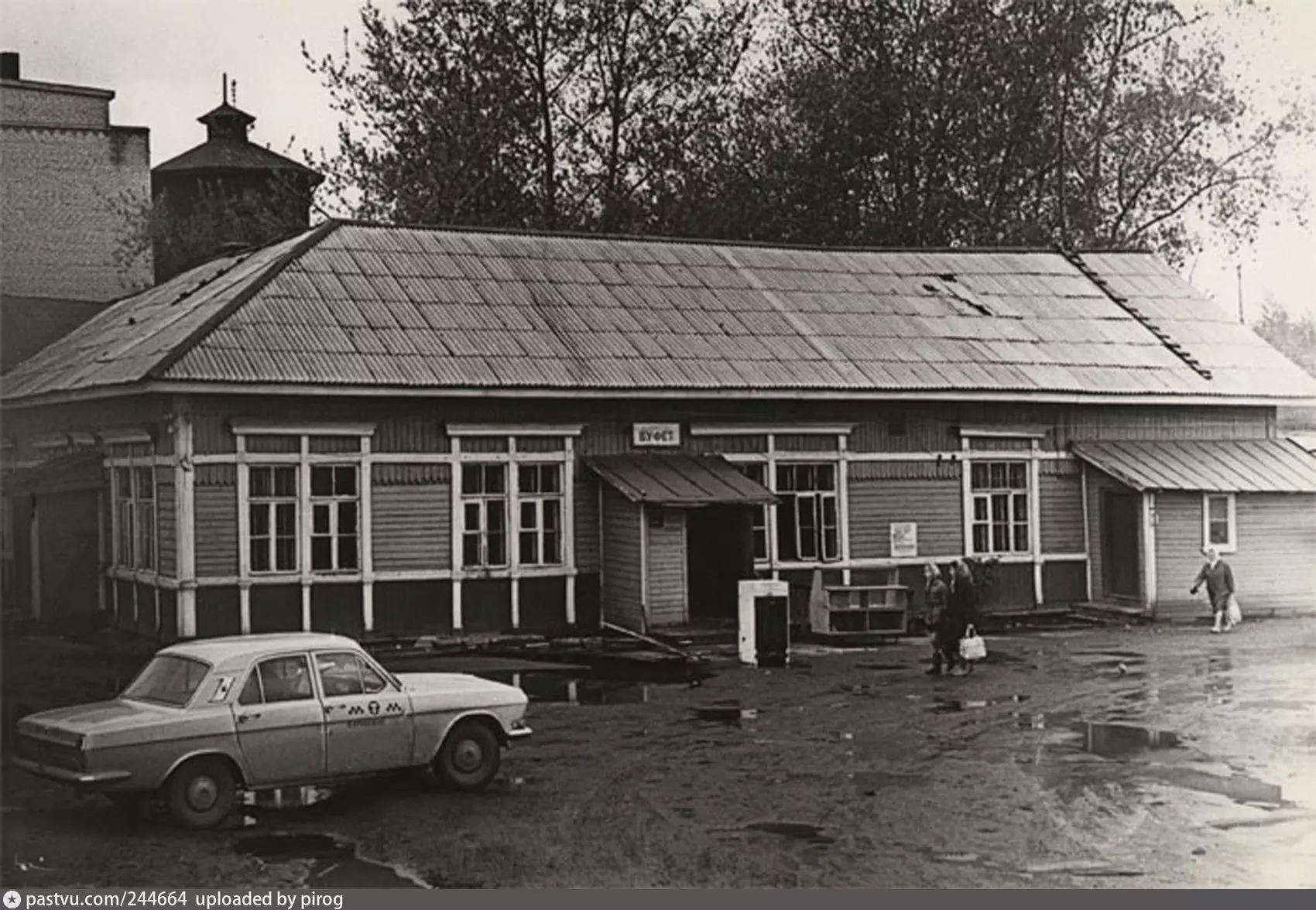 Водонапорная башня и деревянный вокзал станции Куровская, 1973–1977 гг.