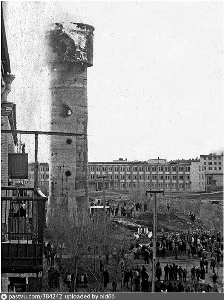 Лыткарино, улица Спортивная. Горит водонапорная башня, 1965 г. Лыткарино, улица Спортивная. Горит водонапорная башня, 1965 г.