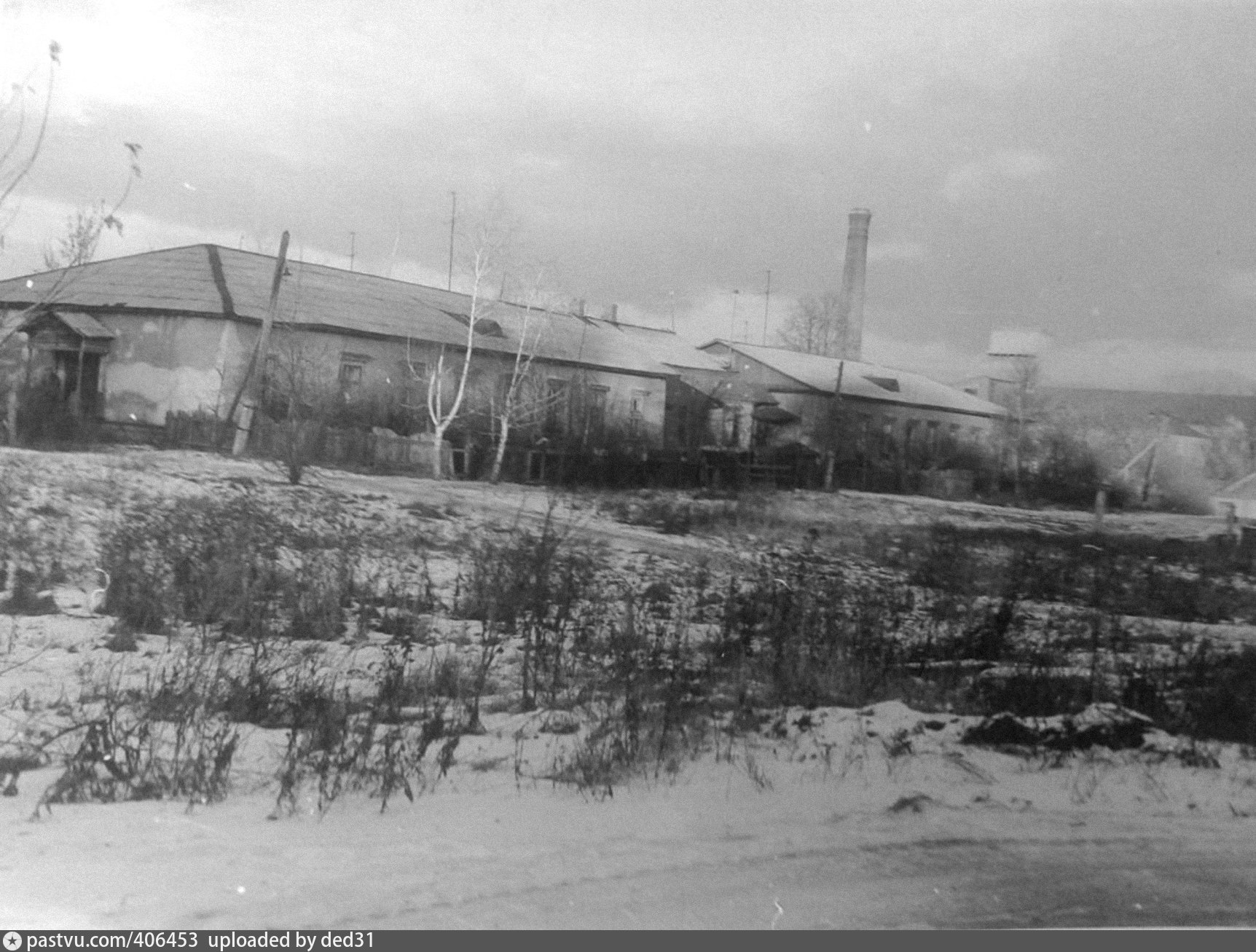 Бараки, вдали Занарская прядильно-ткацкая фабрика, 1967—1970