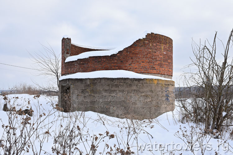 Заброшенная силосная башня в Лучинском