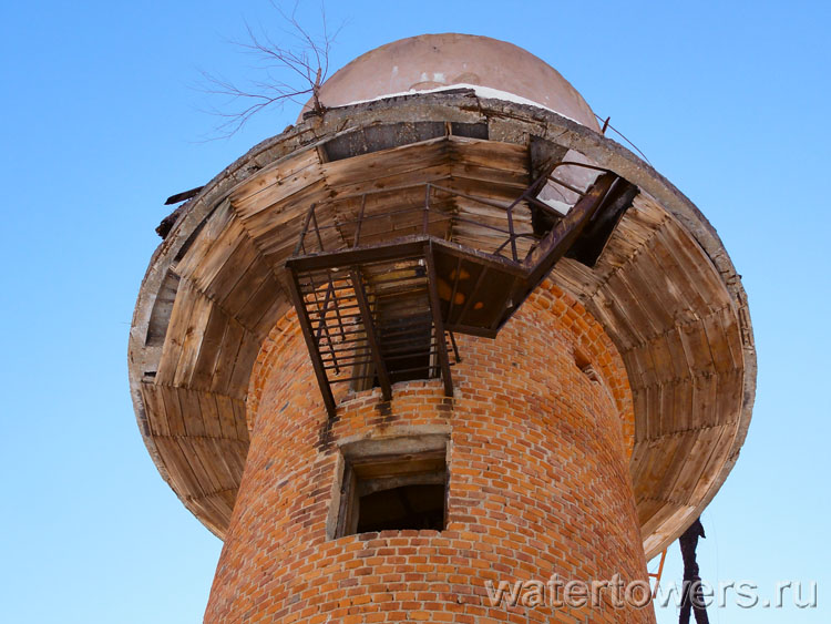 Старая водонапорная башня в Глебовском, сгоревший шатер