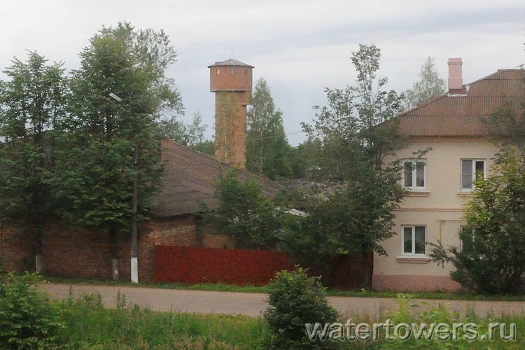 Кирпичная водонапорная башня в Большой Вишере