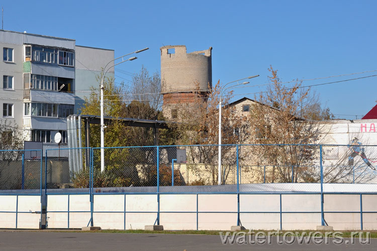 Полуразрушенная водонапорная башня в Рузе