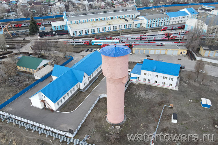 Кирпичная водонапорная башня моторвагонного депо Отрожка и корпуса депо