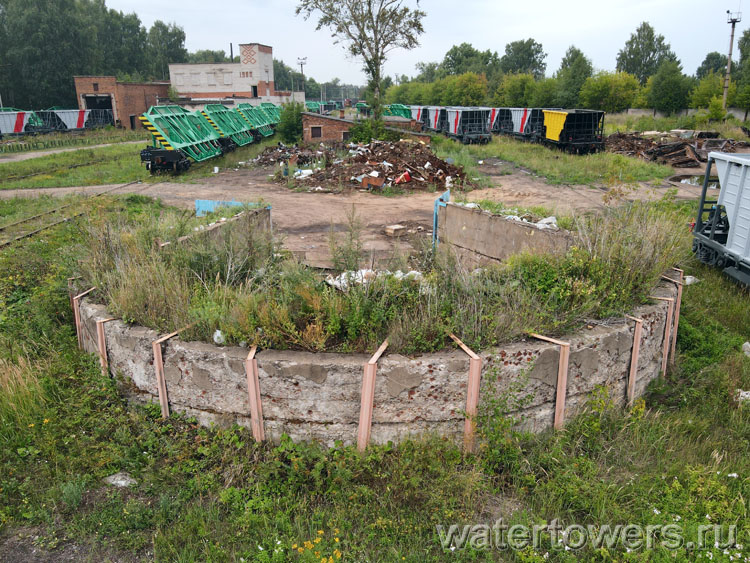 Железобетонный фундамент снесенной шуховской водонапорной башни Ярославского вагоноремонтного завода
