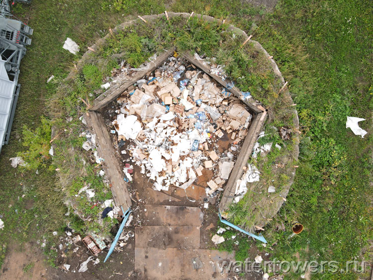 Железобетонный фундамент снесенной шуховской водонапорной башни Ярославского вагоноремонтного завода