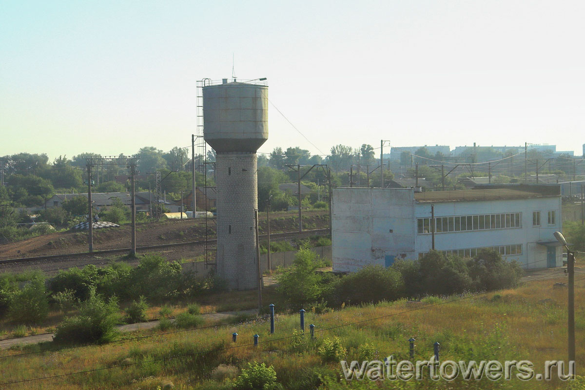 Бесшатровая водонапорная башня на окраине Сызрани