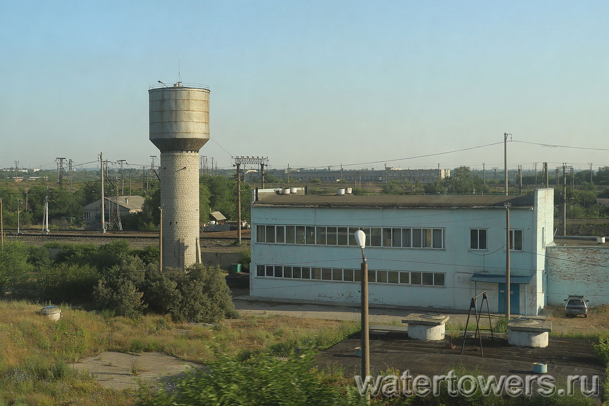 Бесшатровая водонапорная башня на окраине Сызрани