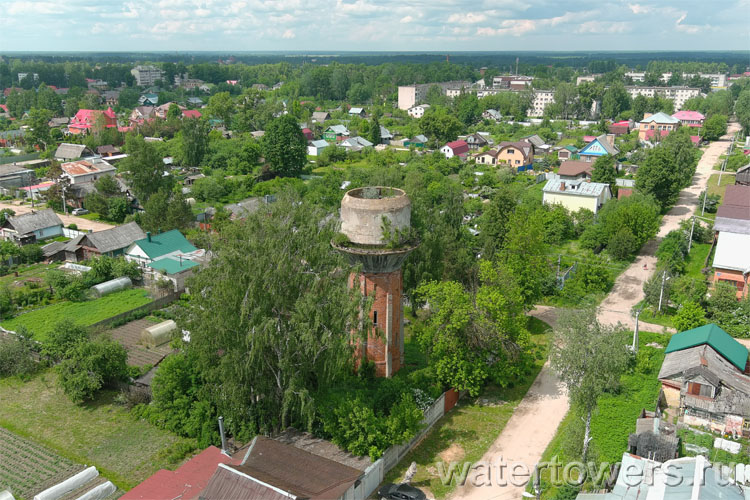 Ржев, водонапорная башня с бетонным баком на улице Куприянова