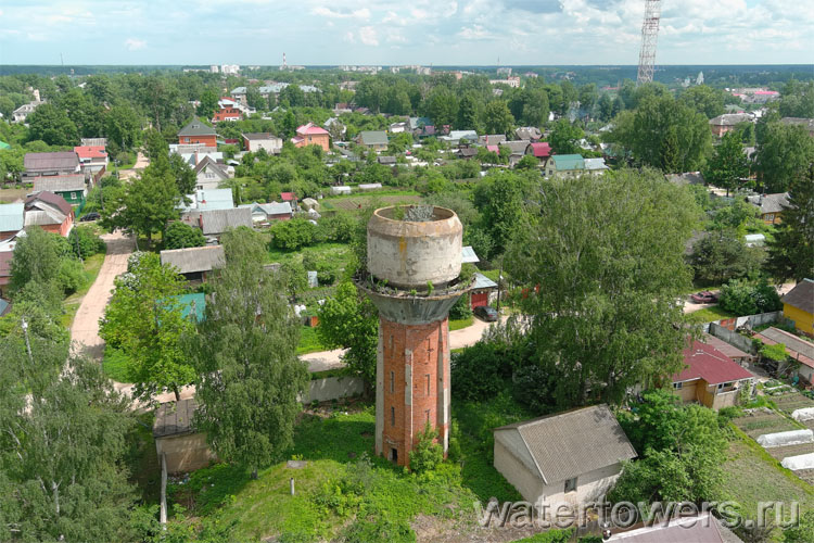 Ржев, водонапорная башня с бетонным баком на улице Куприянова