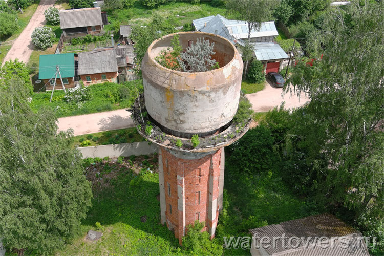 Ржев, водонапорная башня с бетонным баком на улице Куприянова