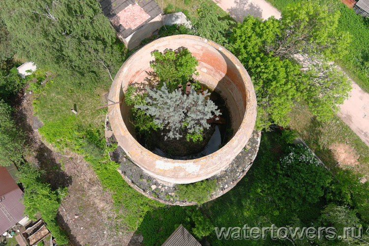 Ржев, водонапорная башня с бетонным баком на улице Куприянова