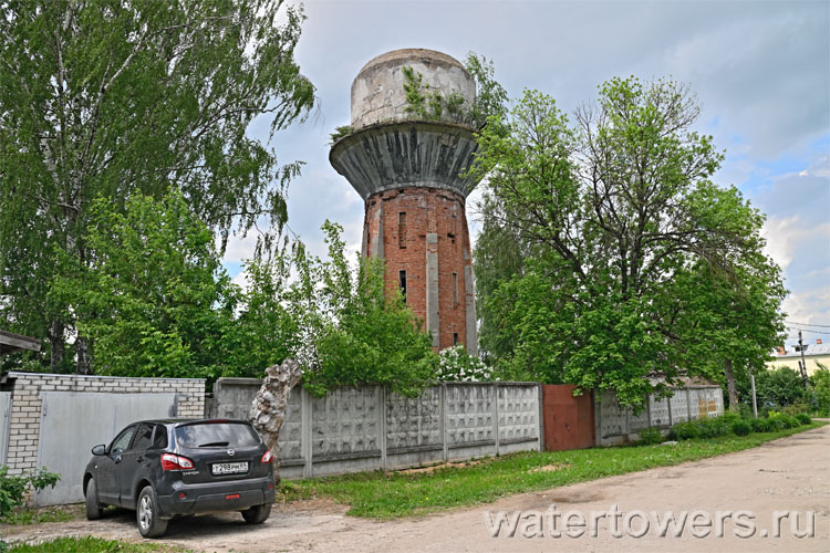 Ржев, водонапорная башня с бетонным баком на улице Куприянова