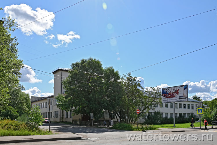 Вышний Волочек, городская поликлиника со встроенной водонапорной башней