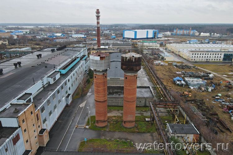 Две водонапорные башни Щелковского металлургического завода