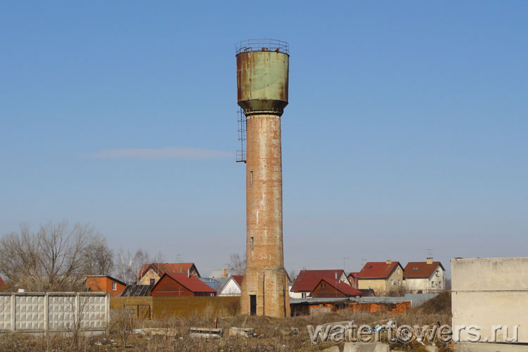 Бесшатровая водонапорная башня в Аксиньино Бесшатровая водонапорная башня в Аксиньино