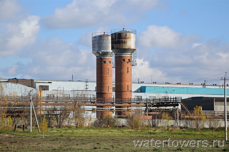 Две водонапорные башни Щелковского металлургического завода