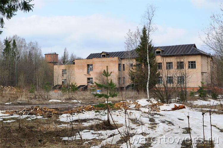Водонапорная башня пионерлагеря «Звездный» в Мышецком
