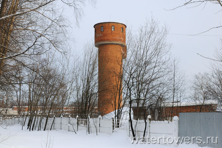 Кирпичная водонапорная башня в Лобне