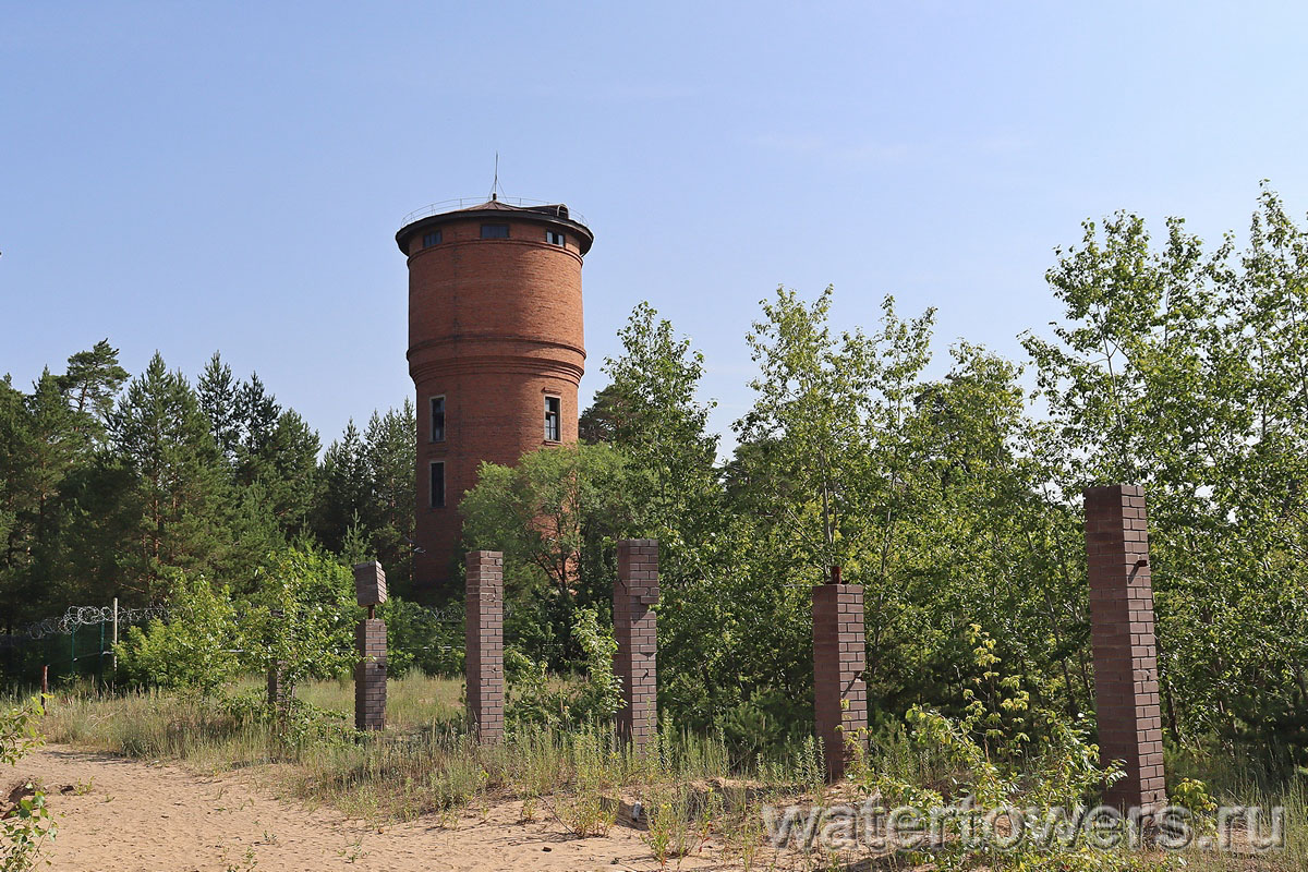 Кирпичная водонапорная башня в Юдино (Казань)