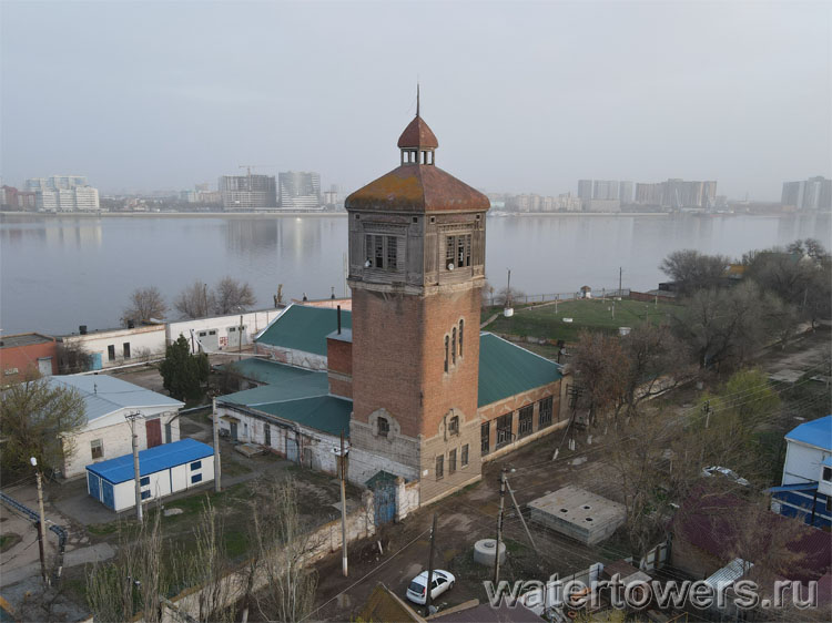 Астрахань, водонапорная башня в Трусово, вид сверху