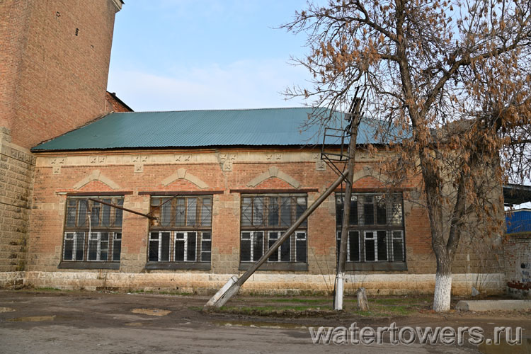 Астрахань, здание насосной станции в Трусово