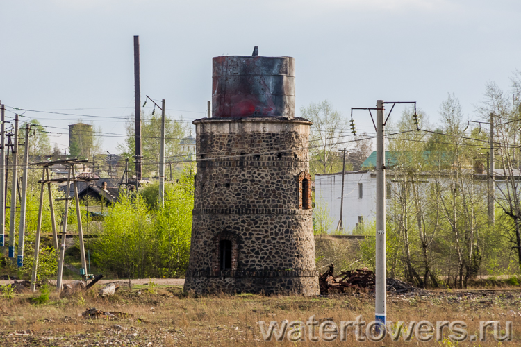 Старинная башня без шатра