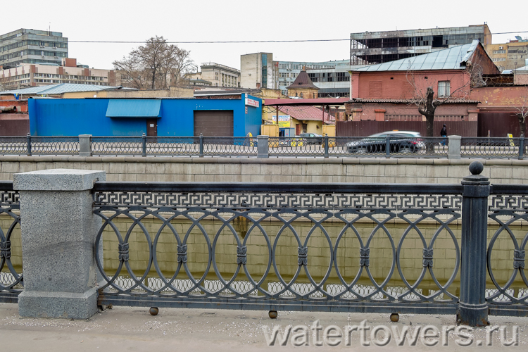 Снесенная желтая водонапорная башня на Большой Почтовой улице