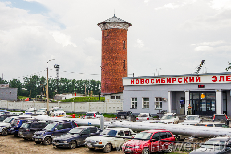 Водонапорная башня со снесенными шатром и баком на Новосибирском ЭРЗ