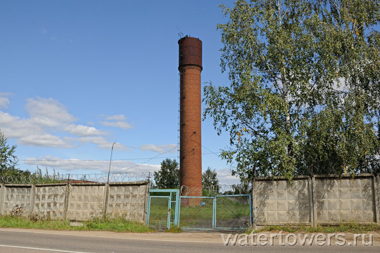 Бесшатровая водонапорная башня в Отрадном