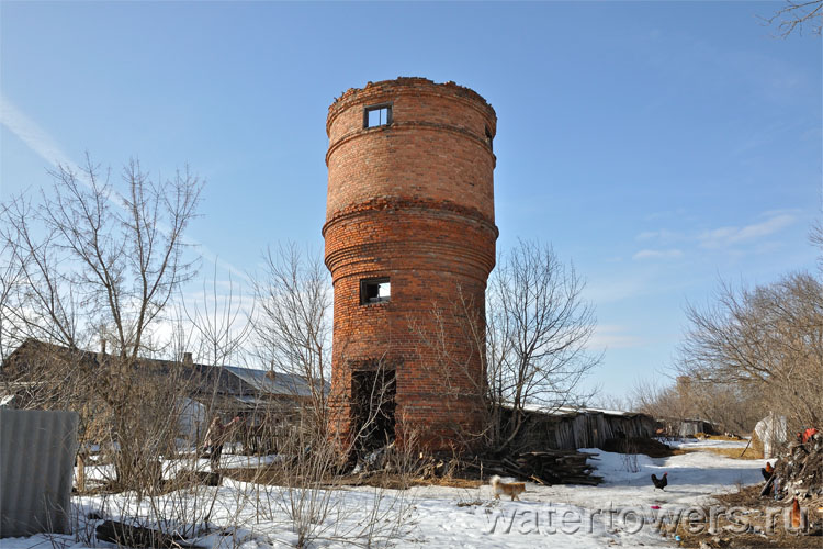 Аварийная водонапорная башня в поселке Фрунзенский