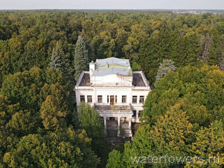 Главный дом усадьбы Липки