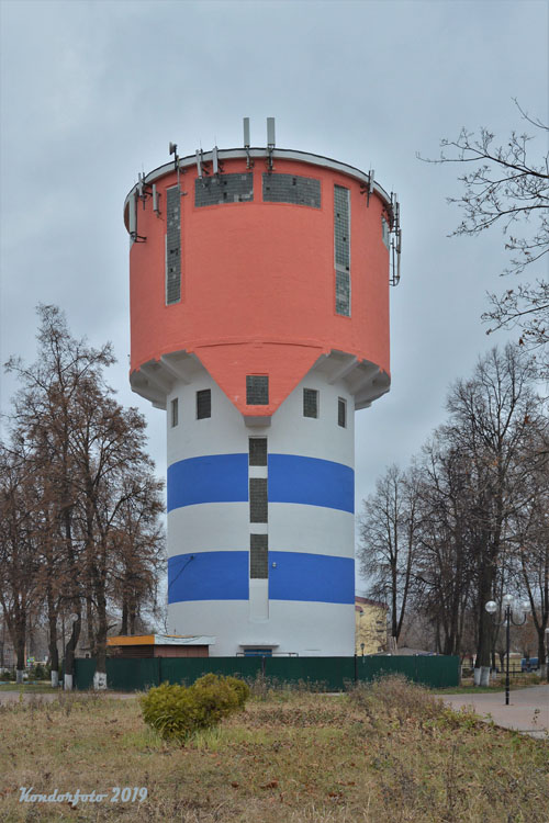 Тула, водонапорная башня в Кировском сквере после покраски