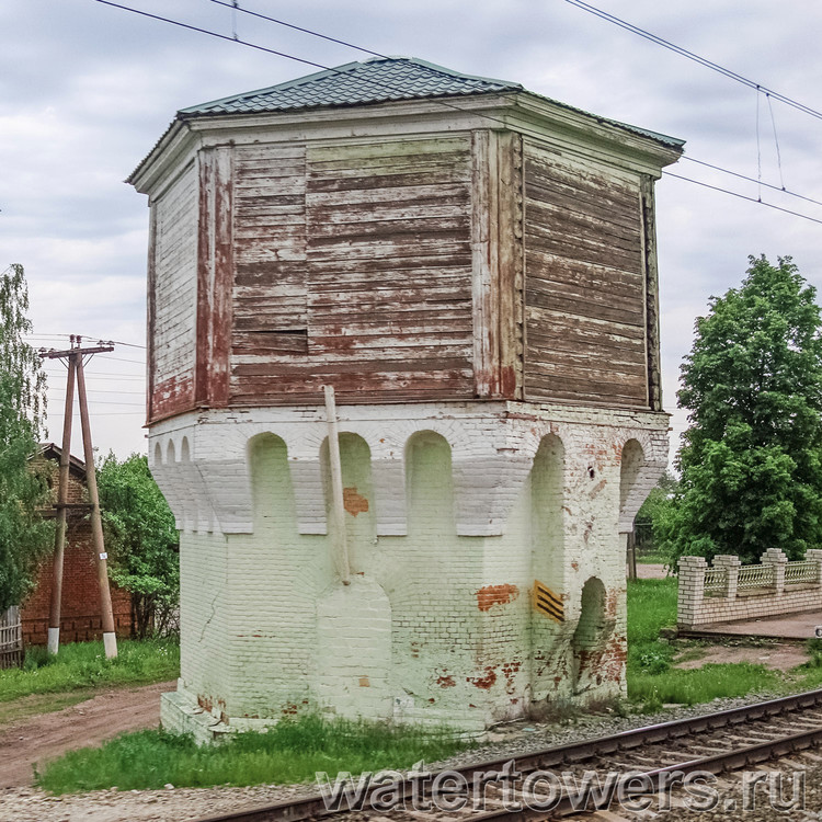 Вид башни с юго-западной стороны /// View of the tower from the south-west