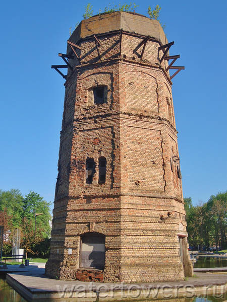 Водонапорная башня у станции Юлемисте /// Water tower near the Ulemiste railway station