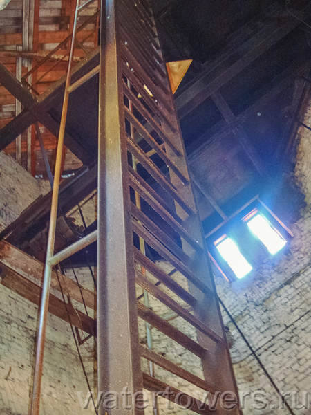 Водонапорная башня у станции Юлемисте /// Water tower near the Ulemiste railway station